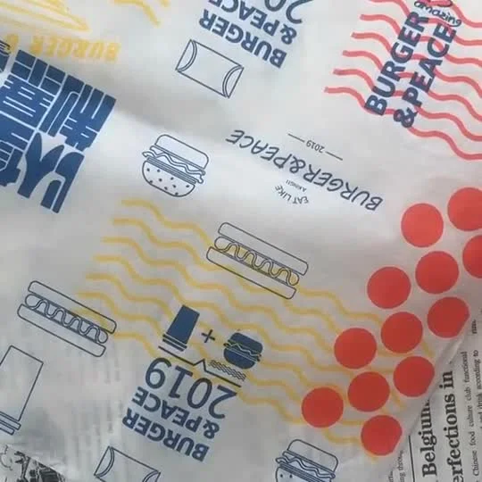 Involucro per hamburger per uso alimentare all'ingrosso Design personalizzato Formato PE rivestito oleato Hamburger Imballaggio Carta sandwich Carta da imballaggio per alimenti